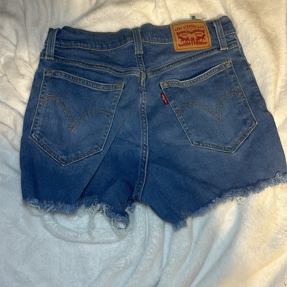 Levi high rise shorts - Picture 2 of 3